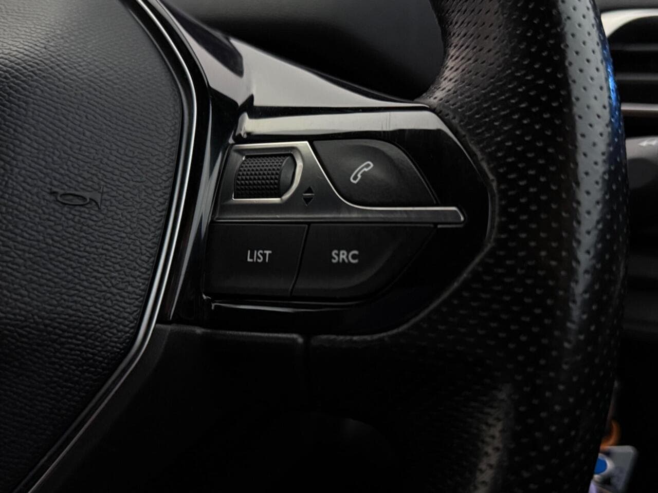 Peugeot 5008 thumbnail Misc Controls