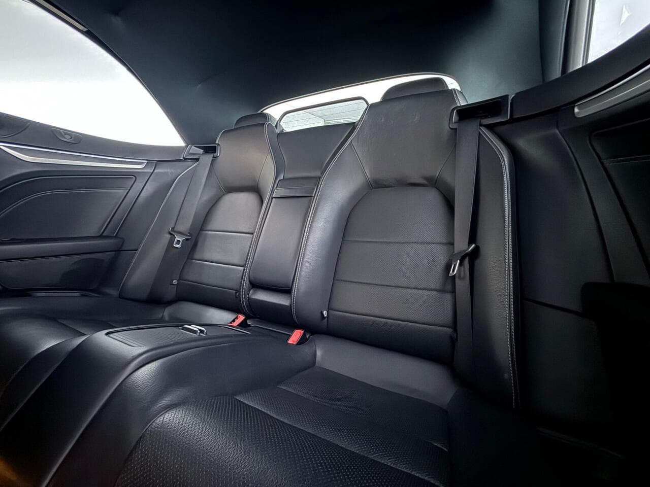 Mercedes-Benz E Class thumbnail Seats Rear
