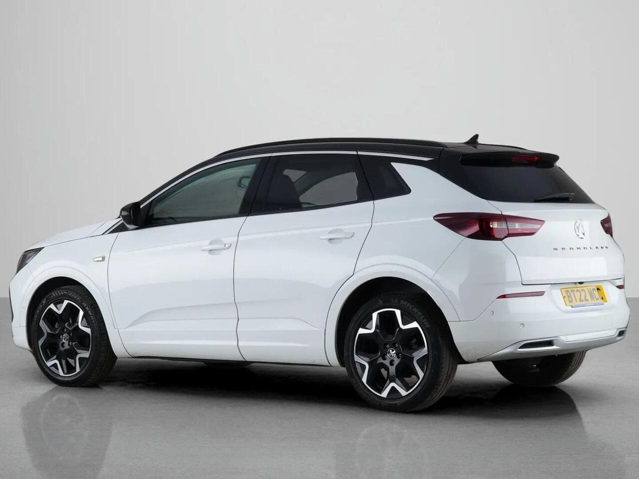 Vauxhall Grandland thumbnail Side Left