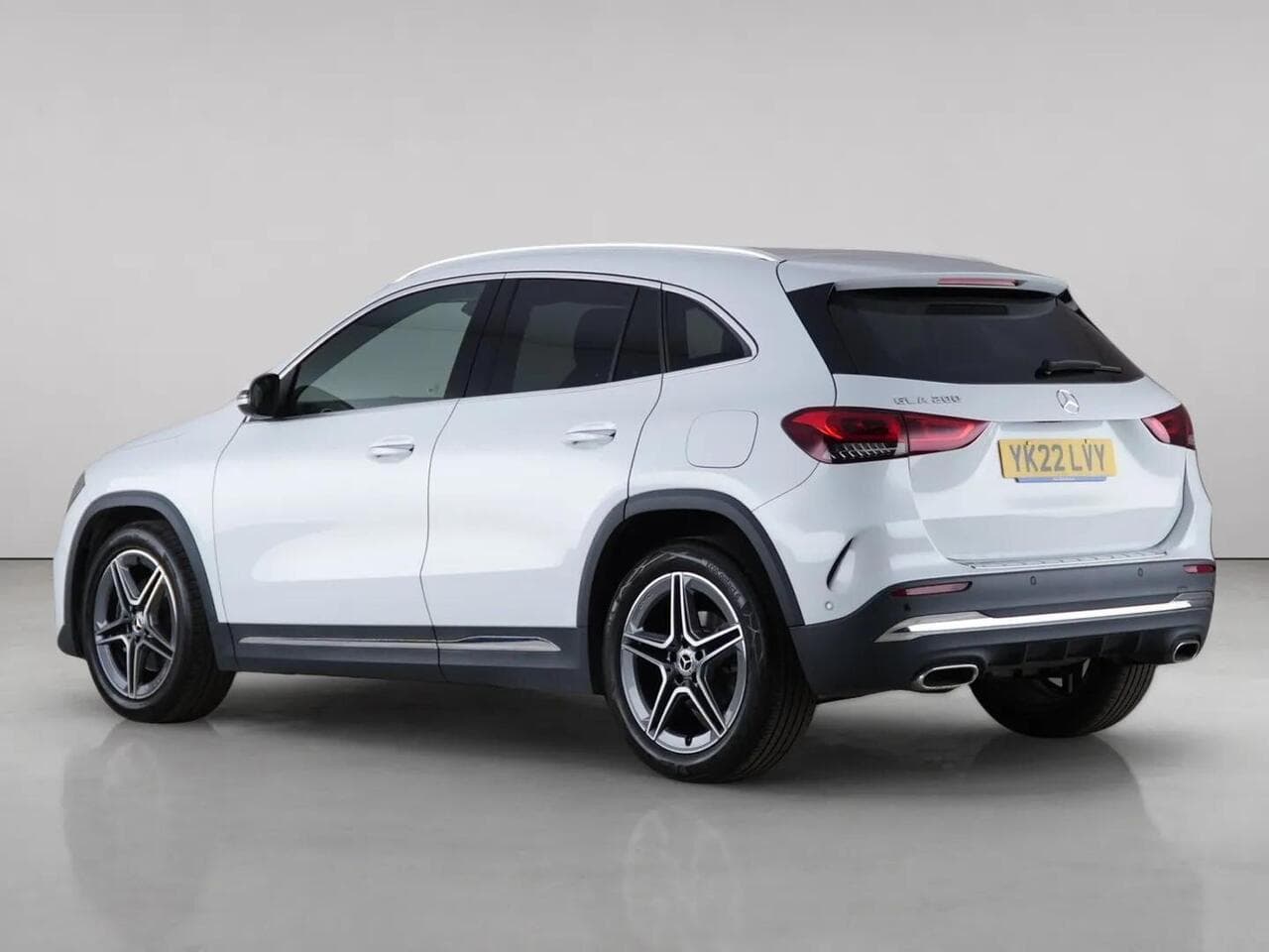 Mercedes-Benz GLA thumbnail Rear Left