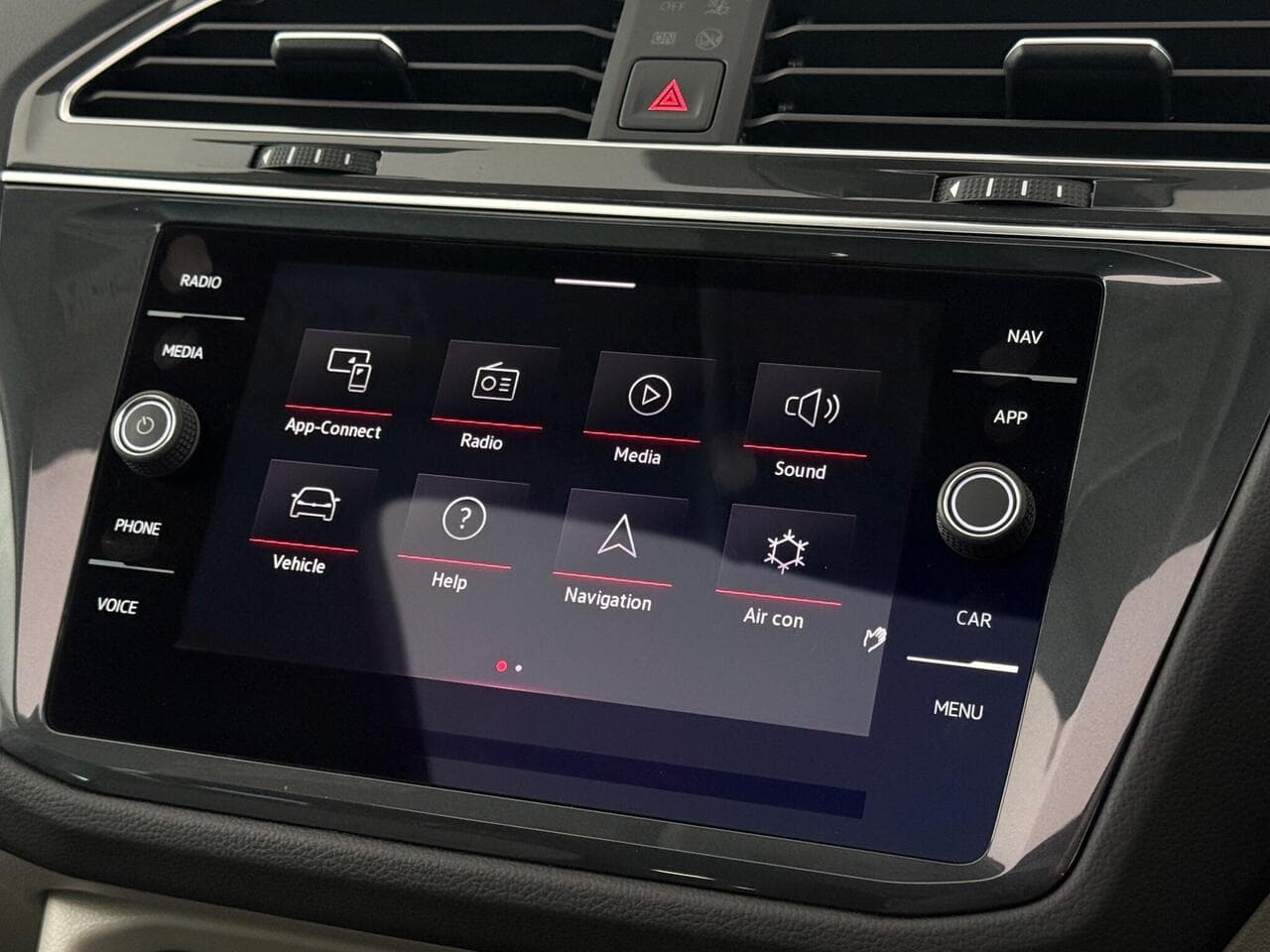 Volkswagen Tiguan thumbnail Infotainment System