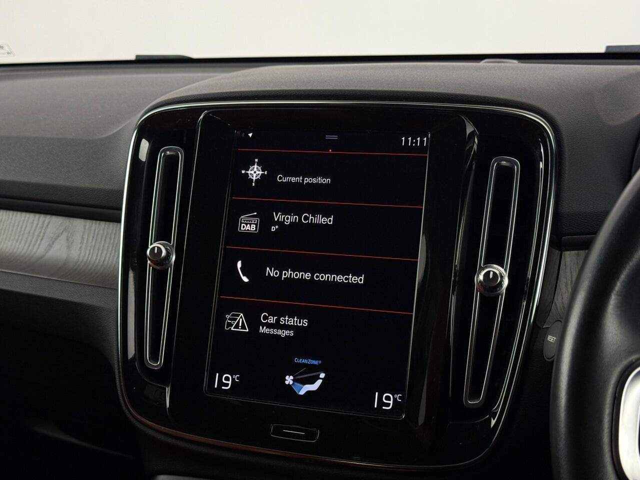 Volvo XC40 thumbnail Infotainment System
