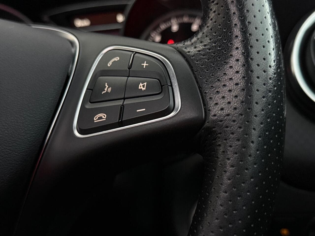 Mercedes-Benz A Class thumbnail Misc Controls