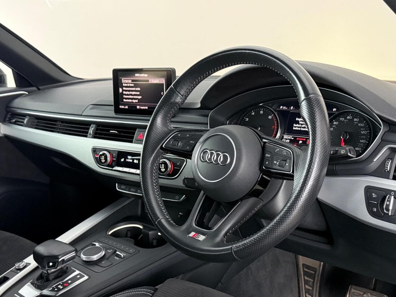 Audi A4 Avant thumbnail Interior Front