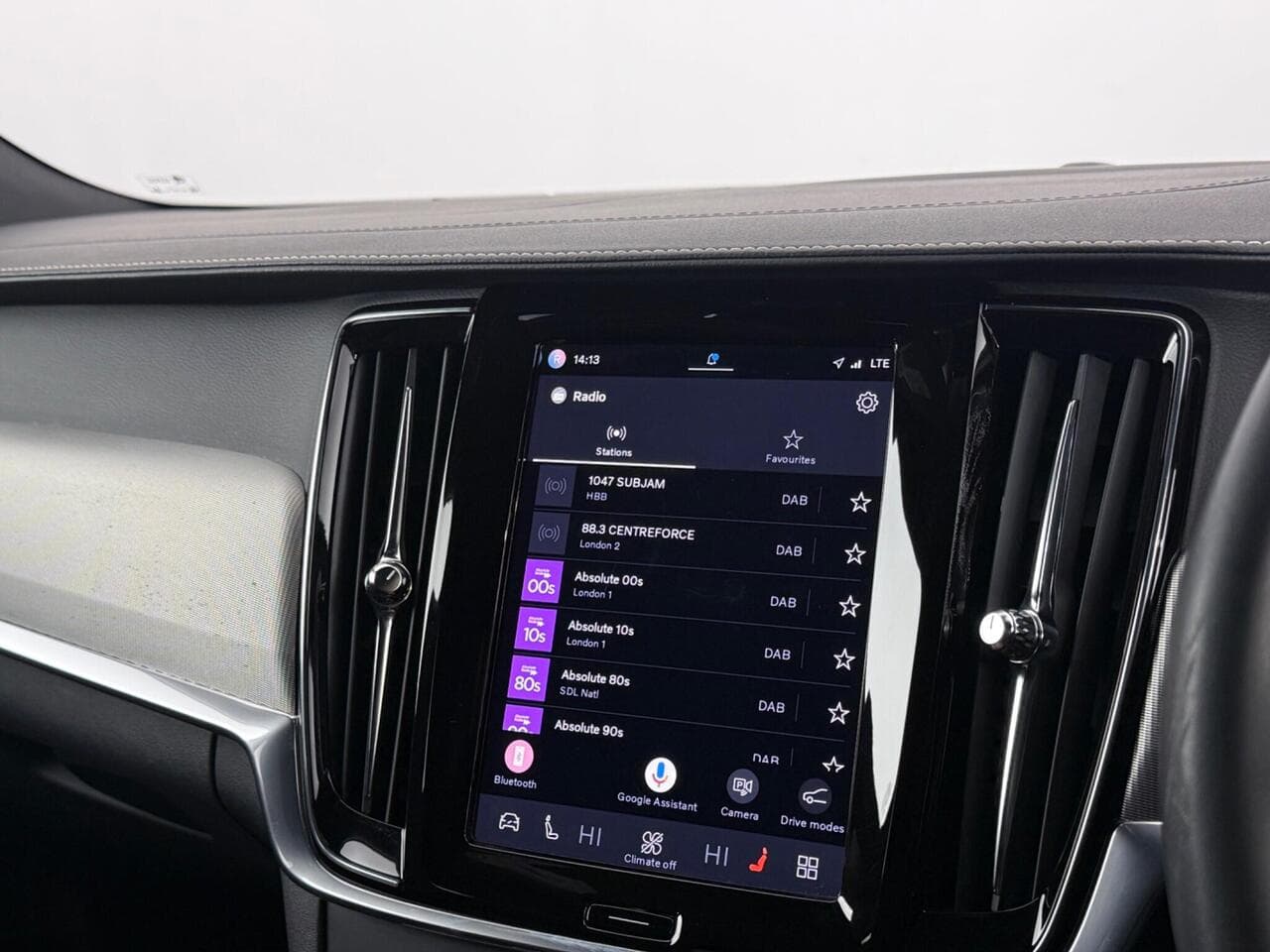 Volvo V90 thumbnail Infotainment System