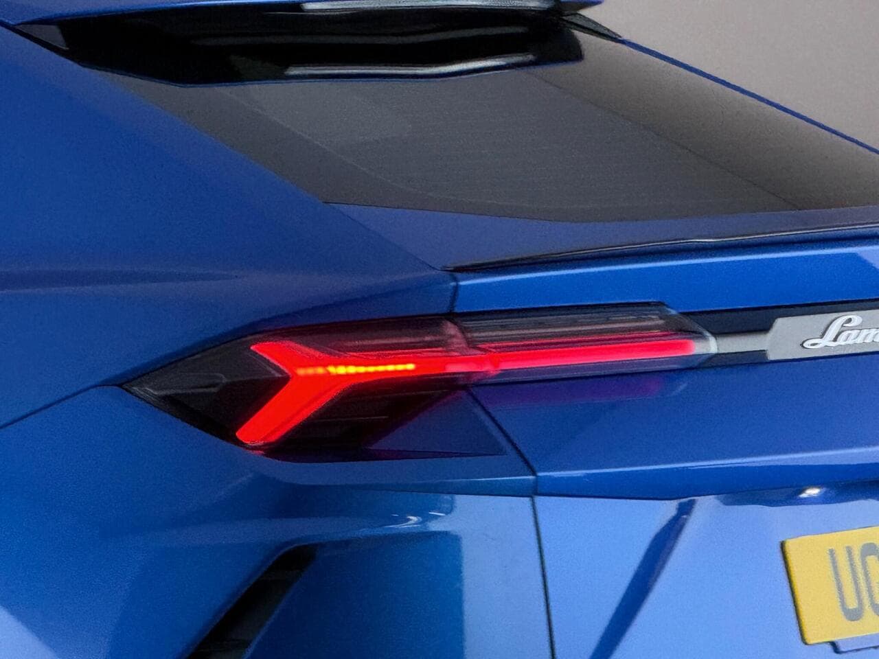 Lamborghini Urus thumbnail Lights Rear