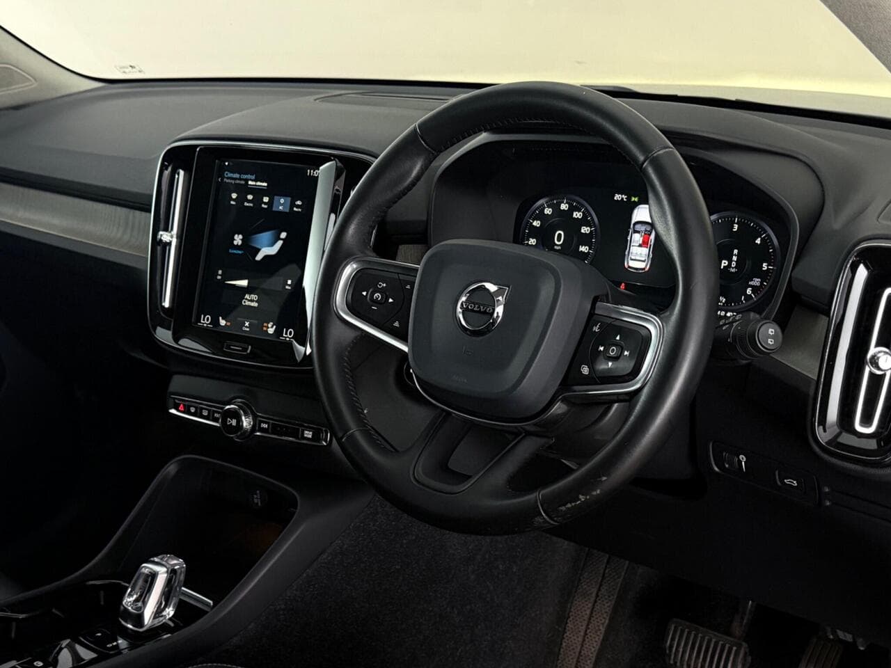Volvo XC40 thumbnail Steering Wheel
