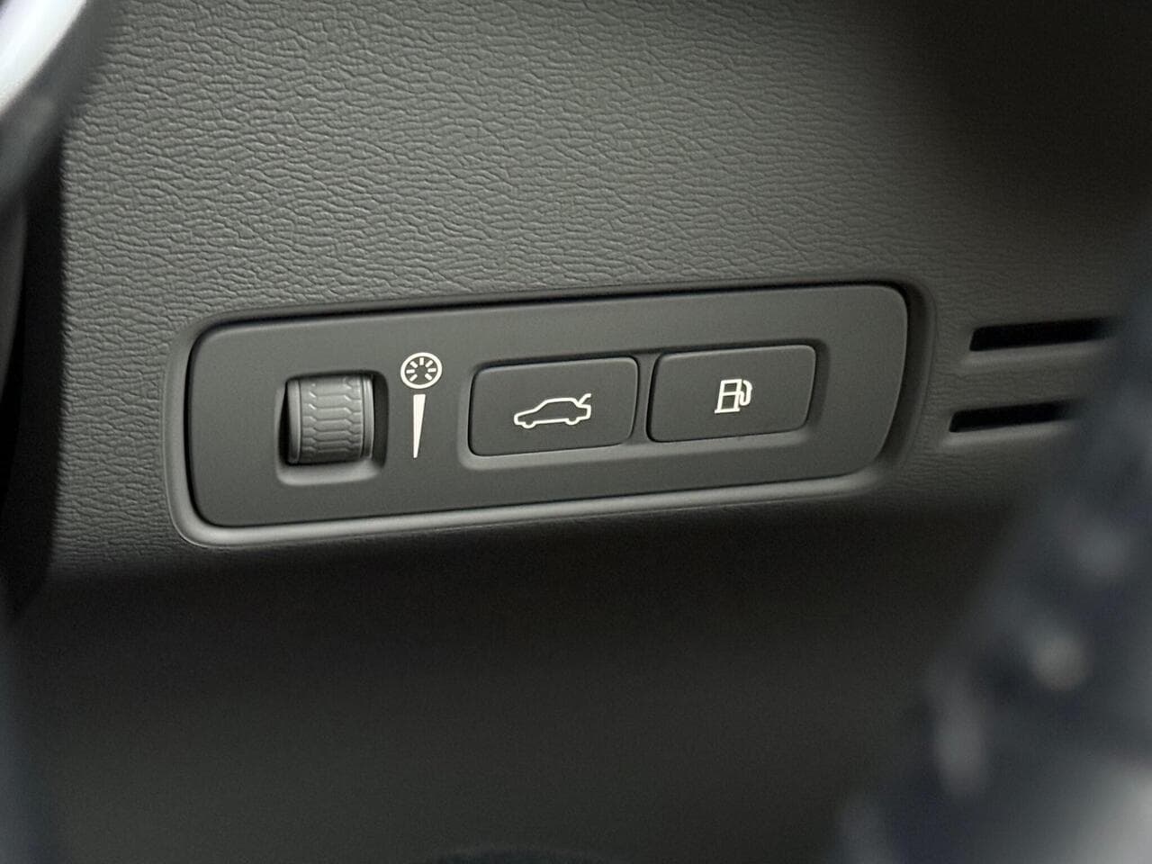 Volvo XC40 thumbnail Misc Controls