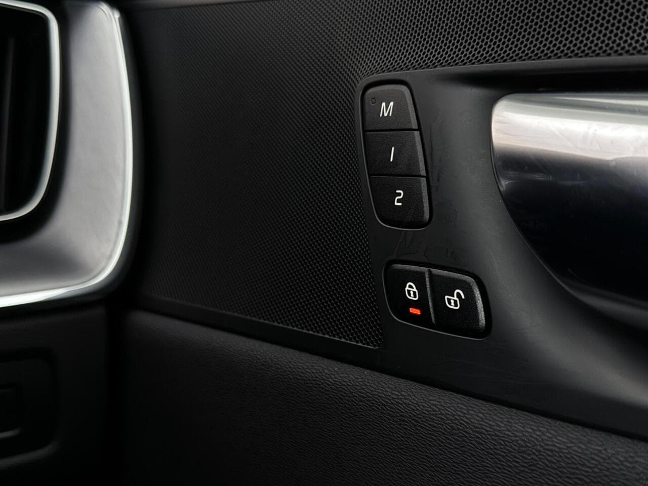 Volvo XC60 thumbnail Misc Controls