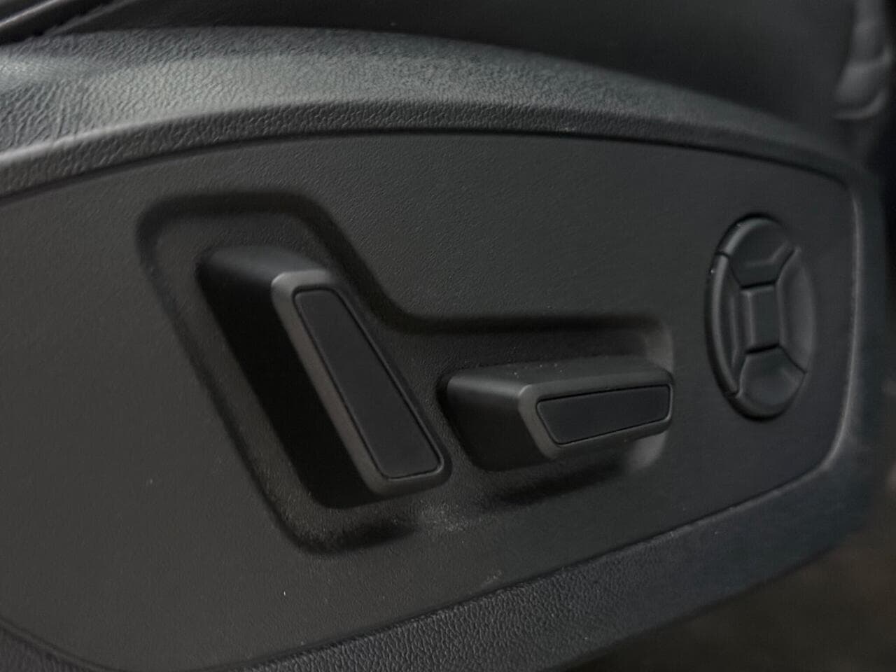 Audi RS Q3 thumbnail Misc Controls