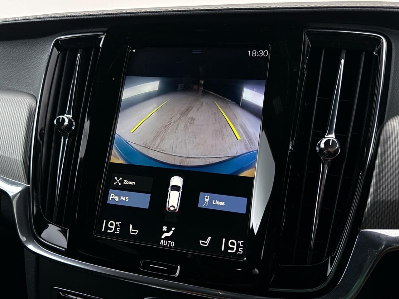 Volvo V90 thumbnail Infotainment System