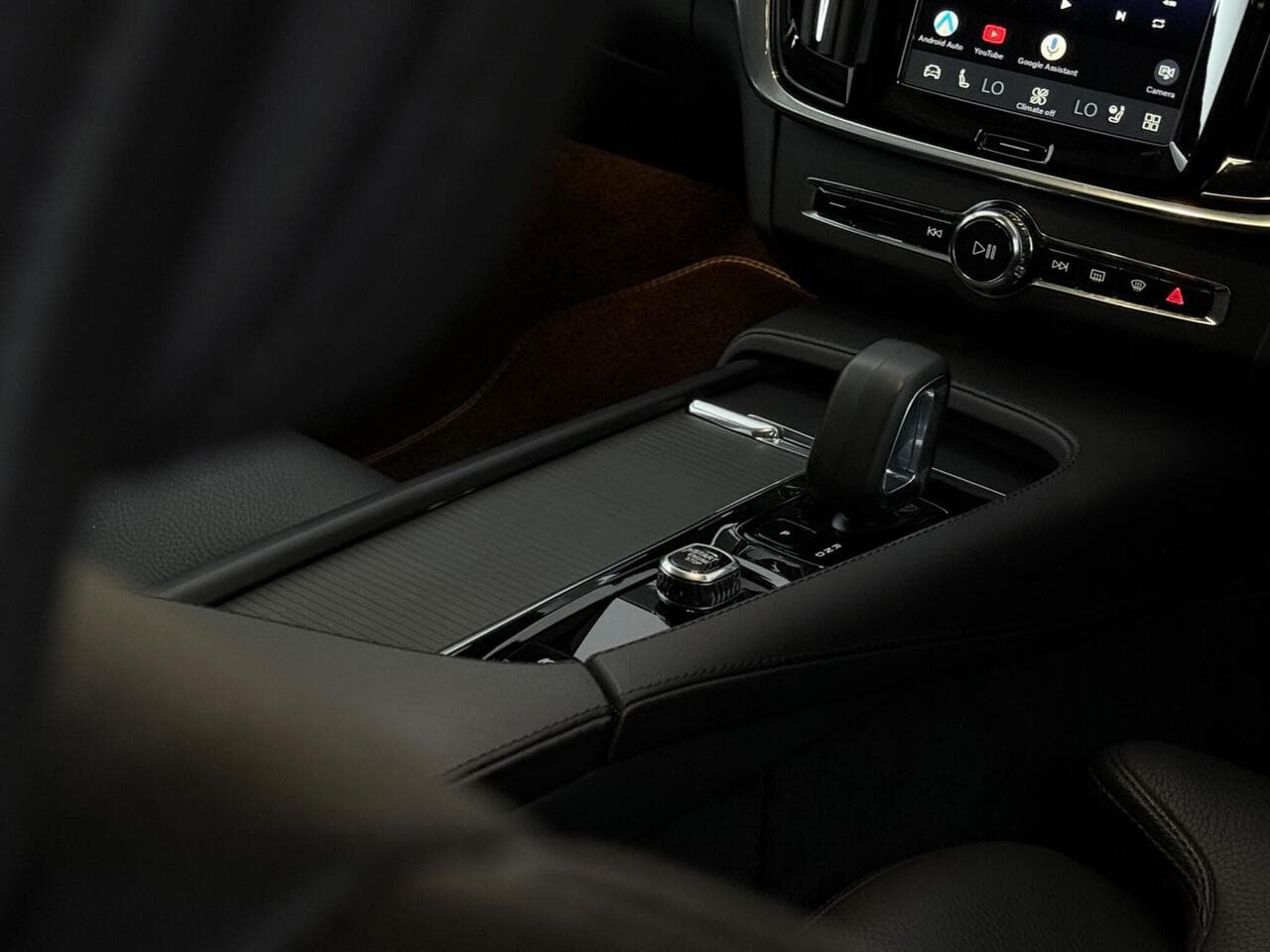 Volvo V90 thumbnail Misc Controls