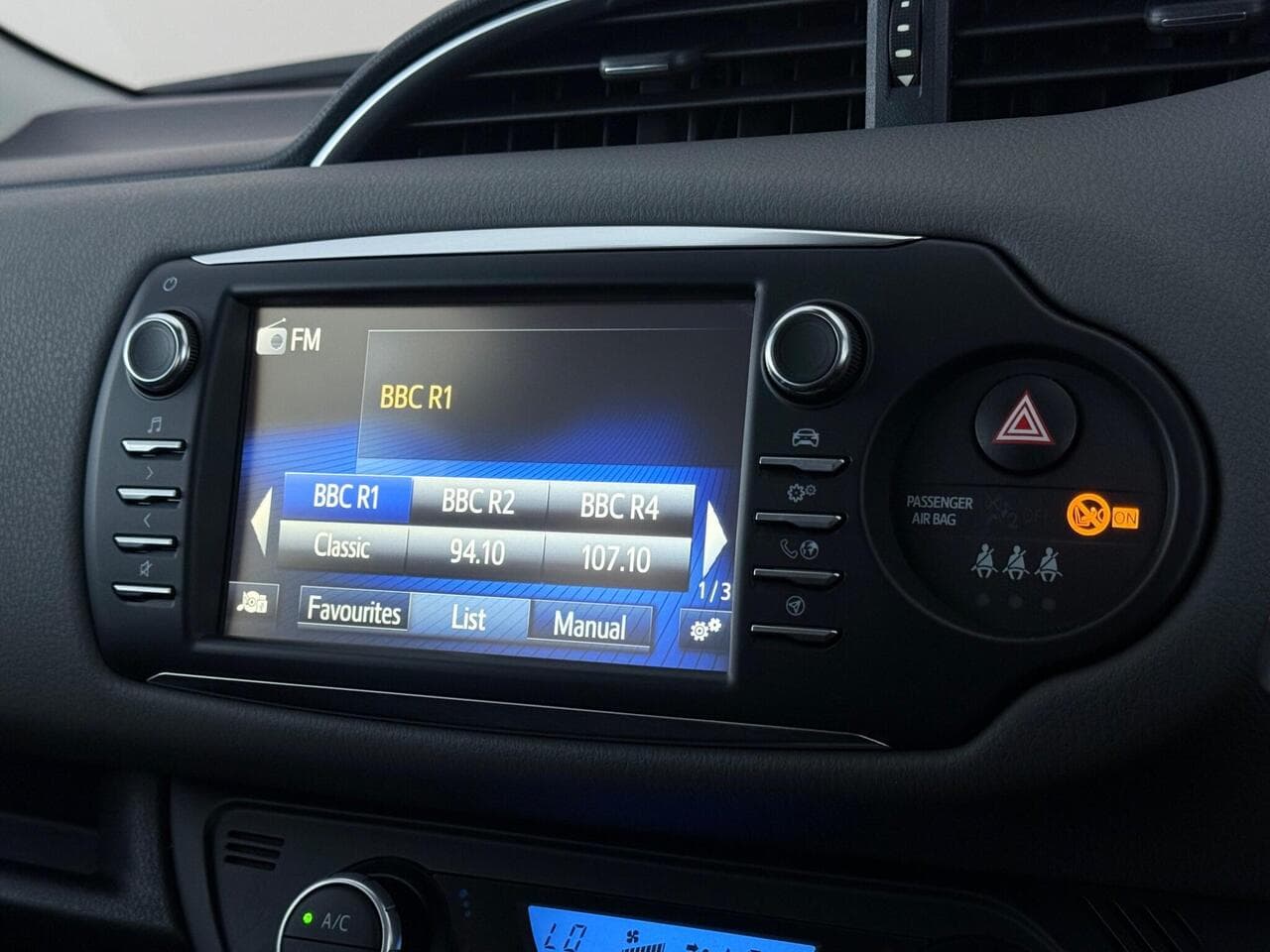 Toyota Yaris thumbnail Infotainment System