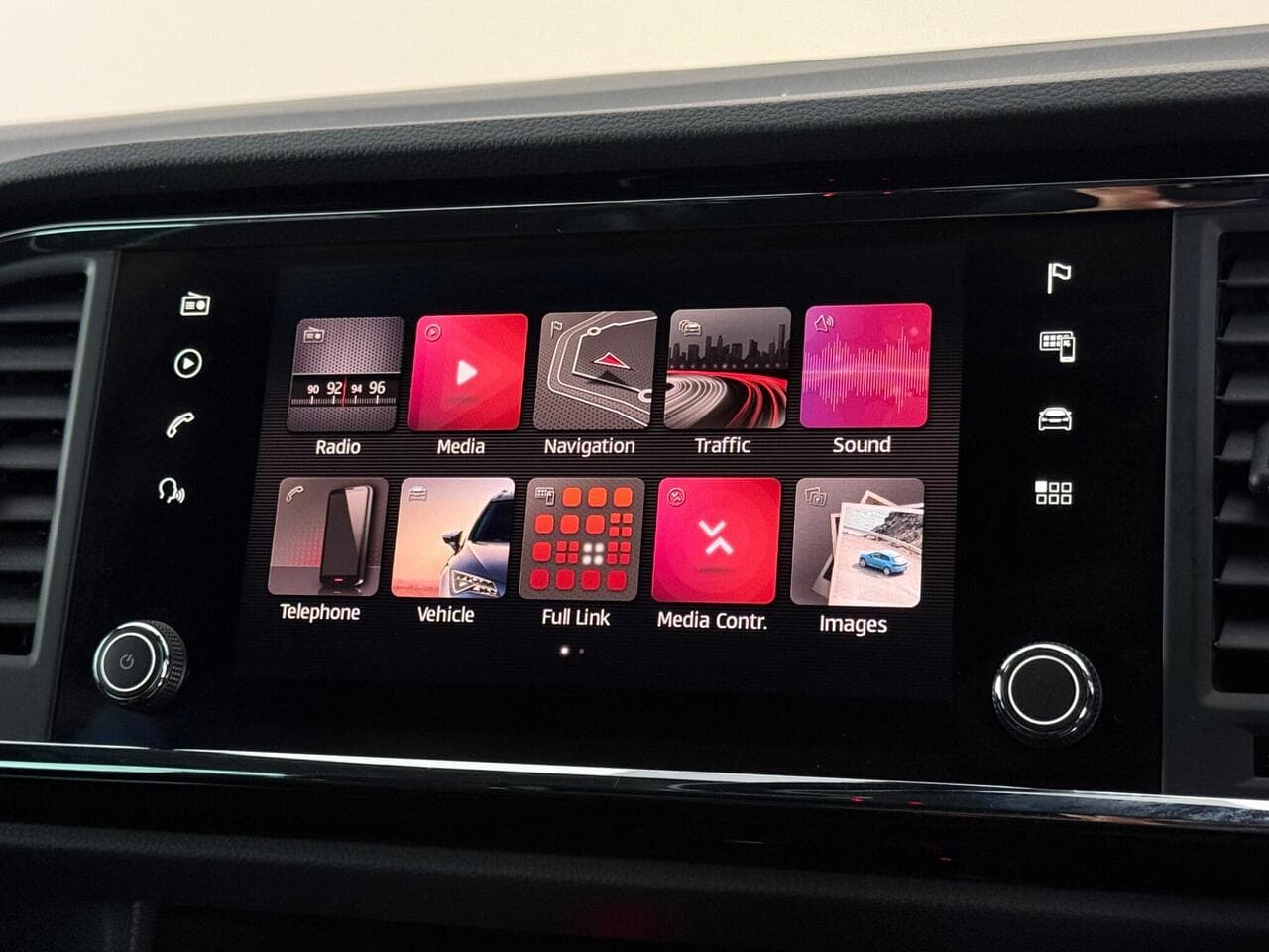 SEAT CUPRA Ateca thumbnail Infotainment System