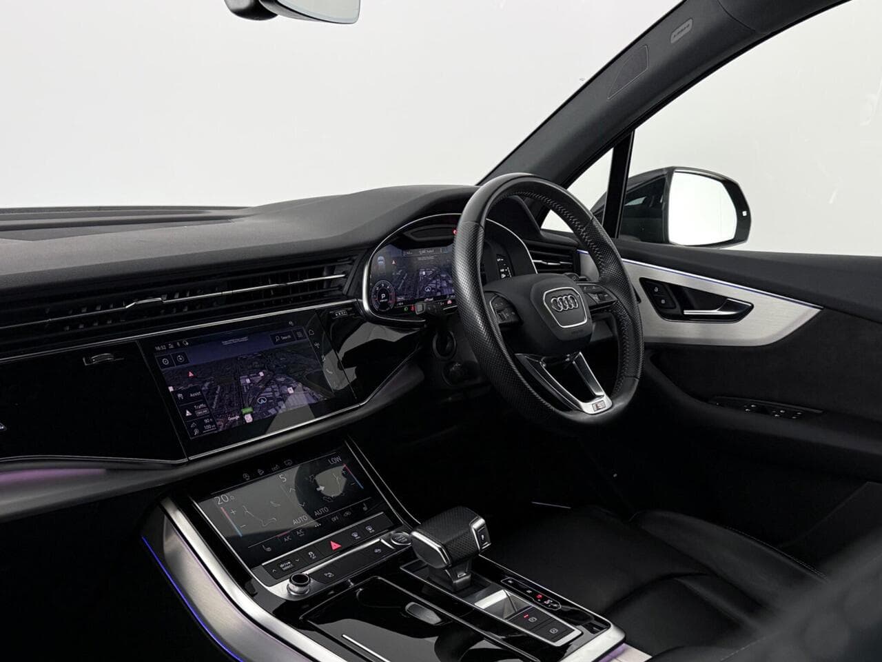 Audi Q7 thumbnail Interior Front