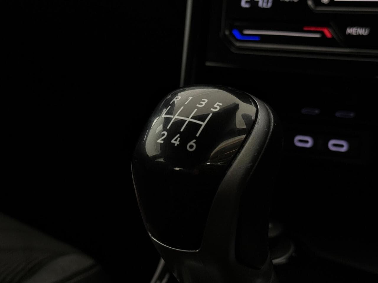 Volkswagen T-Roc thumbnail Interior Front