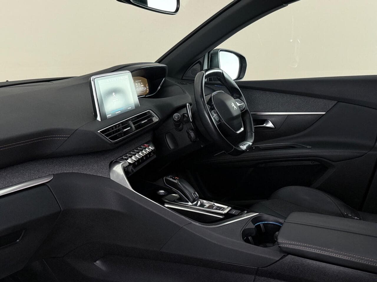 Peugeot 5008 thumbnail Interior Front