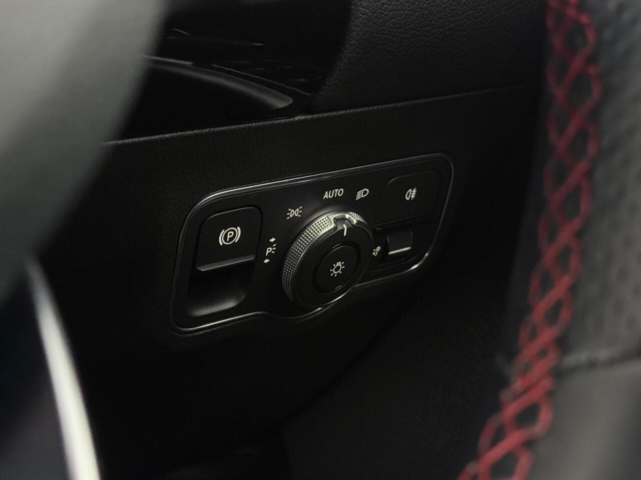 Mercedes-Benz GLA thumbnail Misc Controls