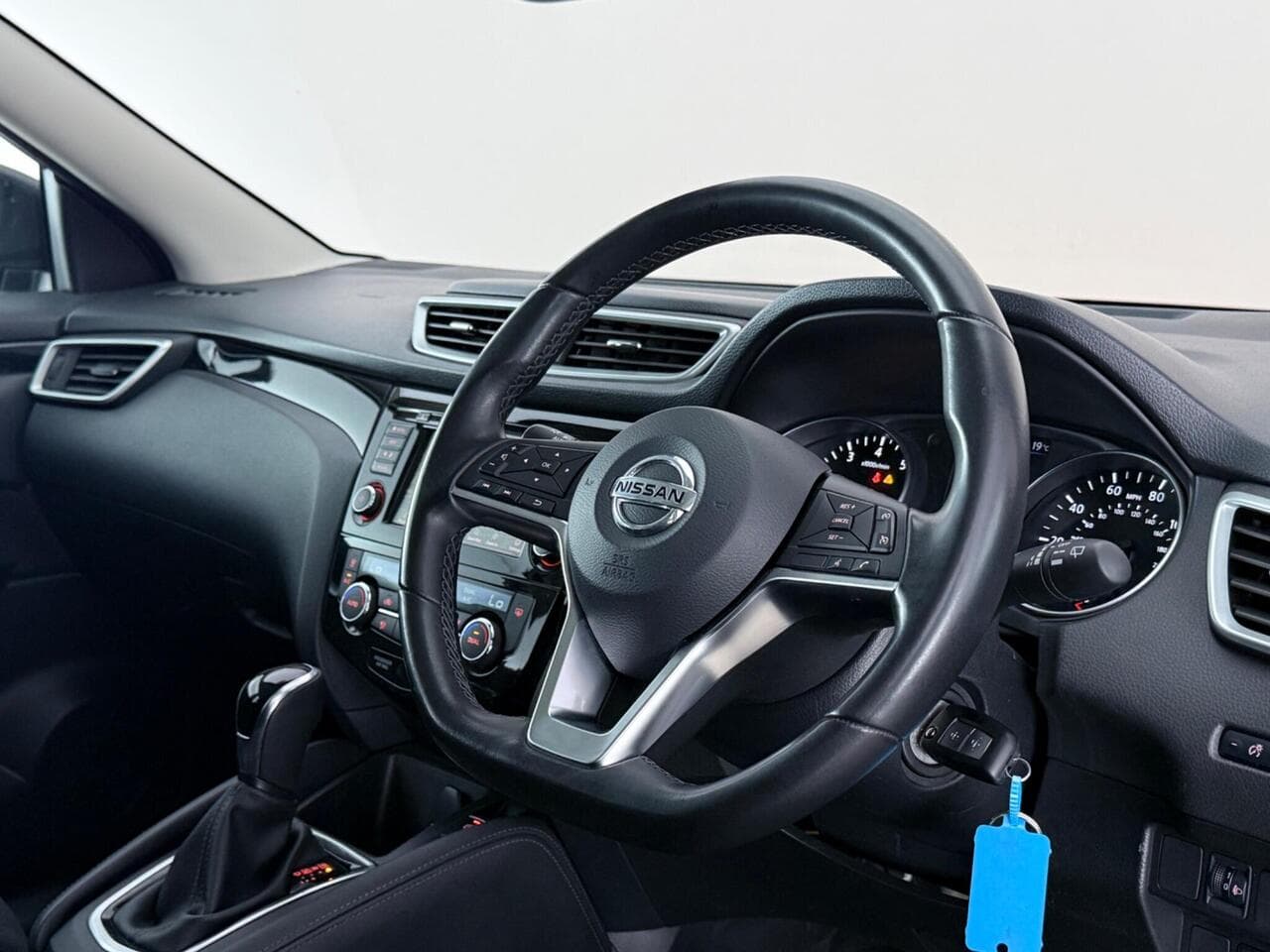 Nissan Qashqai thumbnail Interior Front