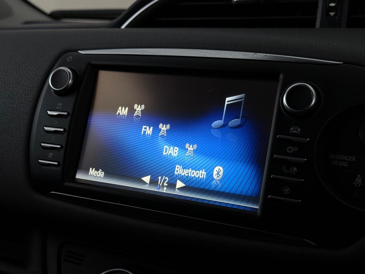 Toyota Yaris thumbnail Infotainment System