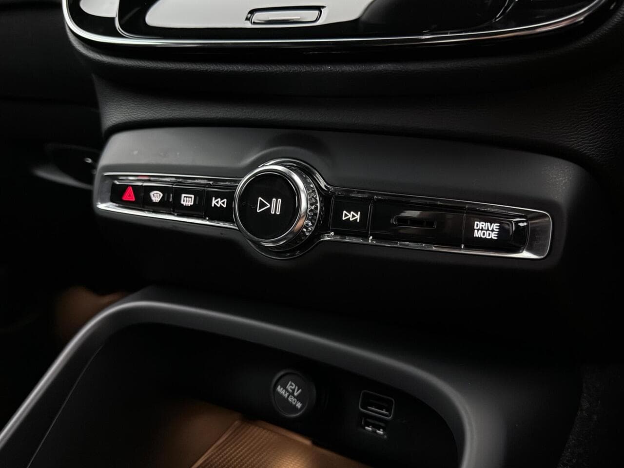 Volvo XC40 thumbnail Misc Controls