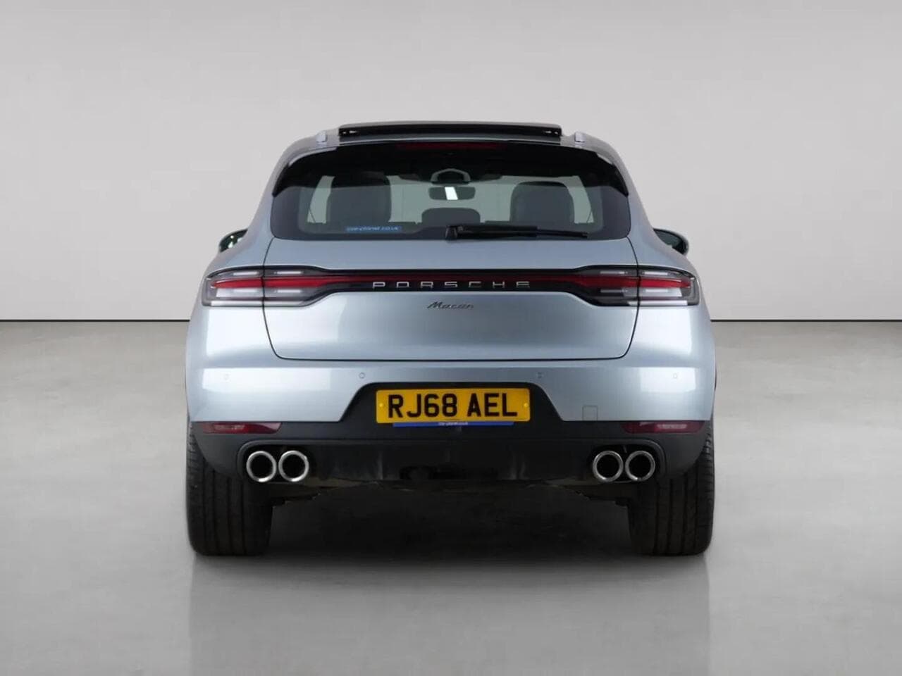 Porsche Macan thumbnail Rear