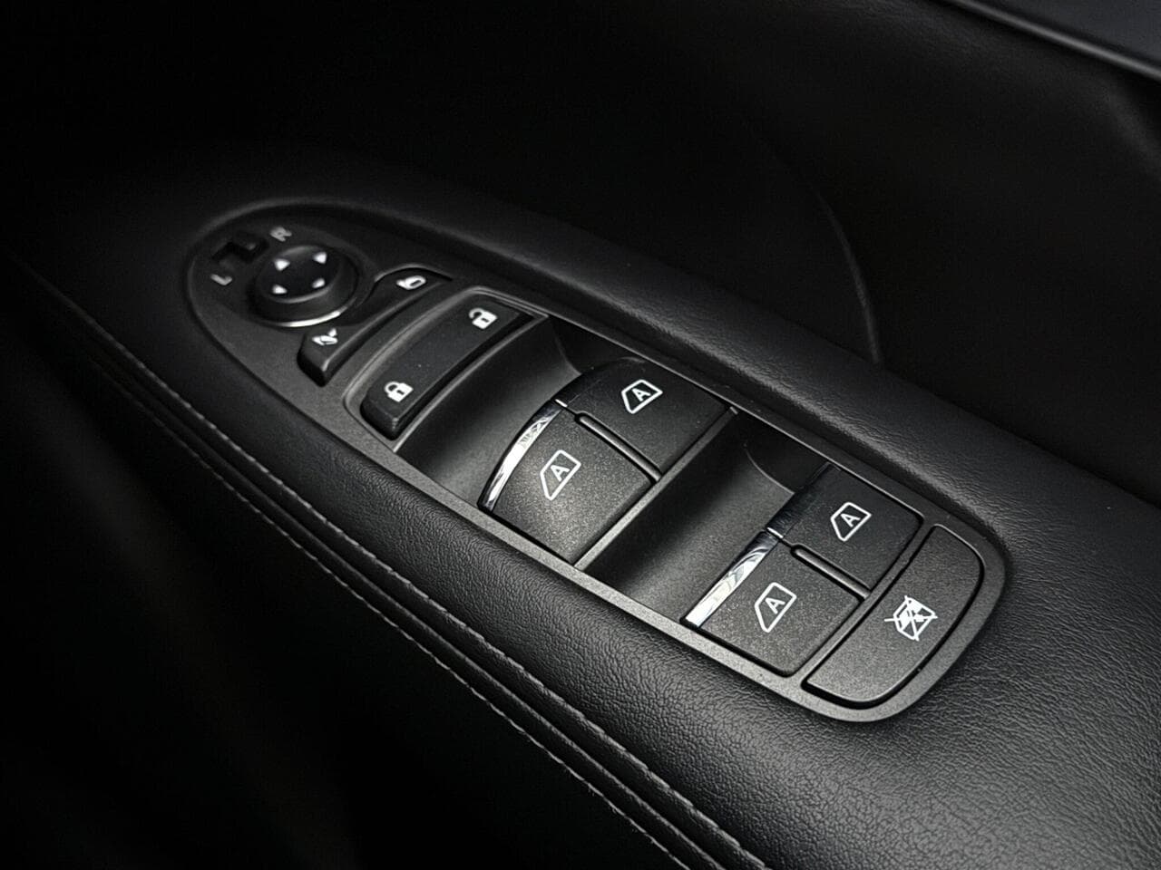 Infiniti Q70 thumbnail Misc Controls