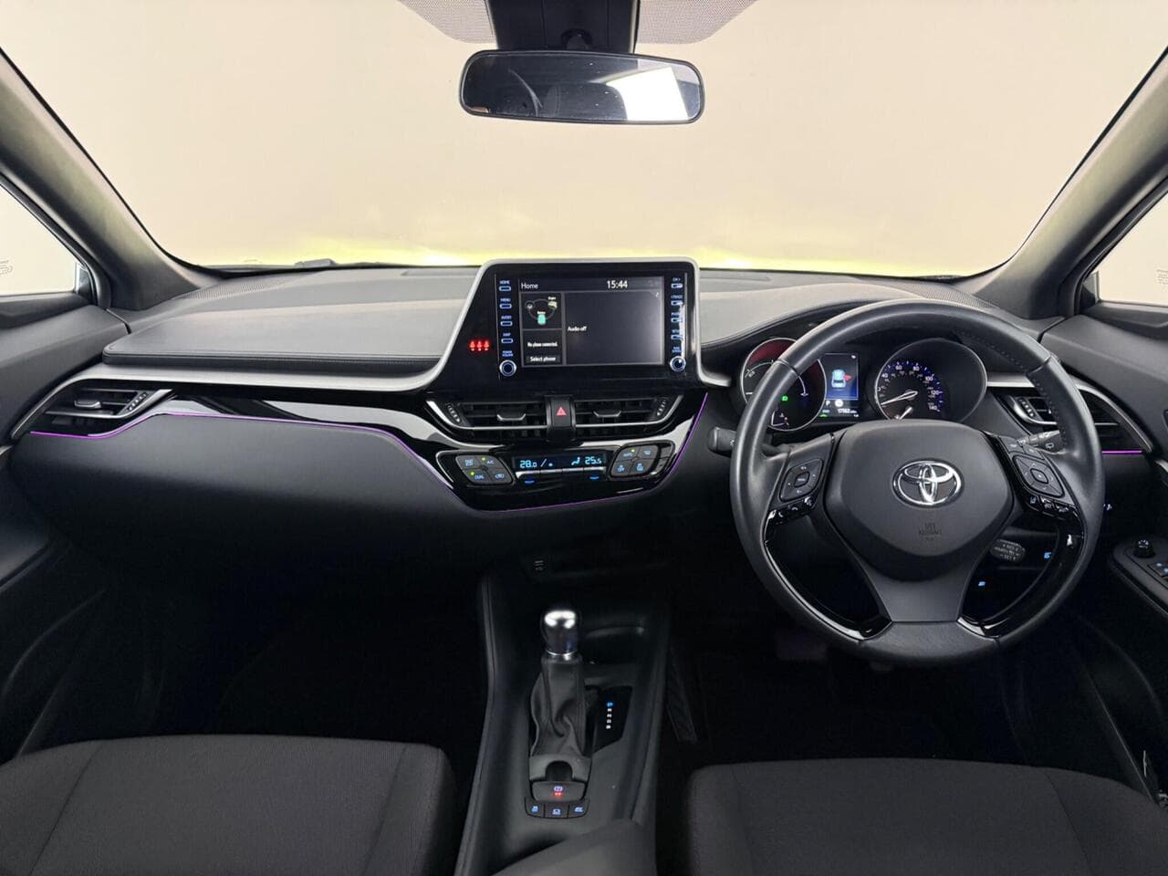 Toyota C-HR thumbnail Interior Front