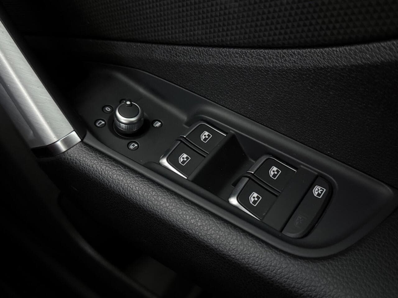 Audi Q2 thumbnail Misc Controls