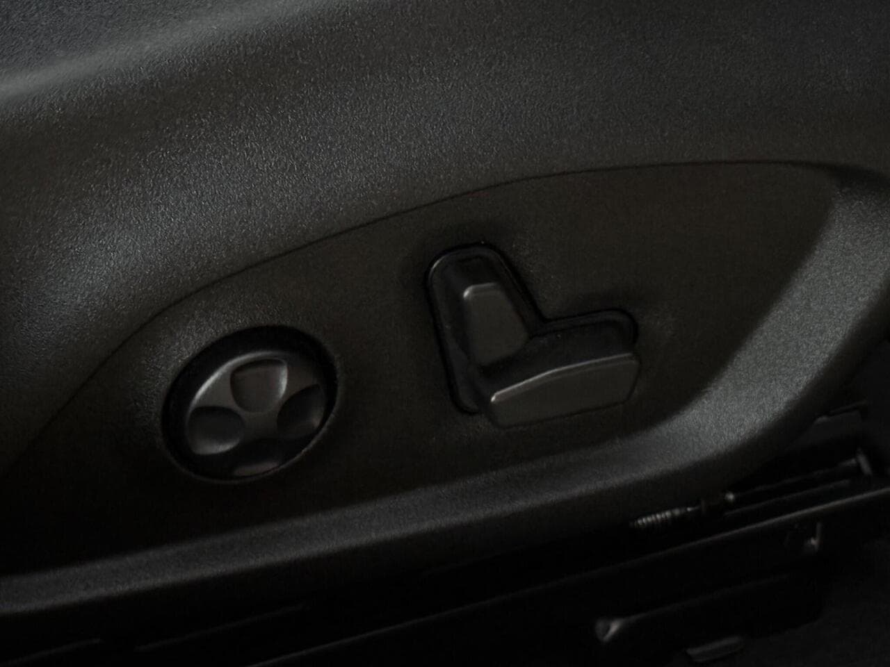 Jeep Compass thumbnail Misc Controls
