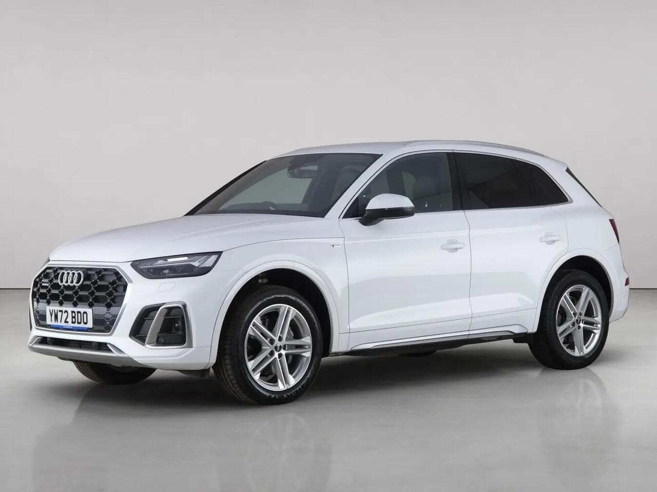 Audi Q5 thumbnail Front Left