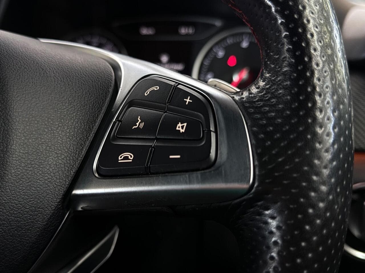 Mercedes-Benz B Class thumbnail Misc Controls