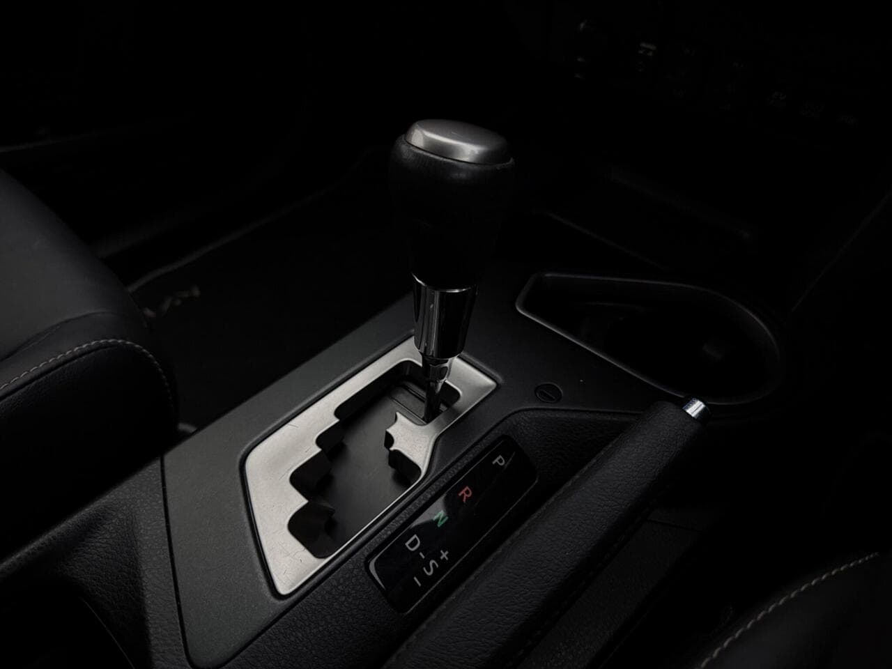 Toyota RAV4 thumbnail Badge Exterior