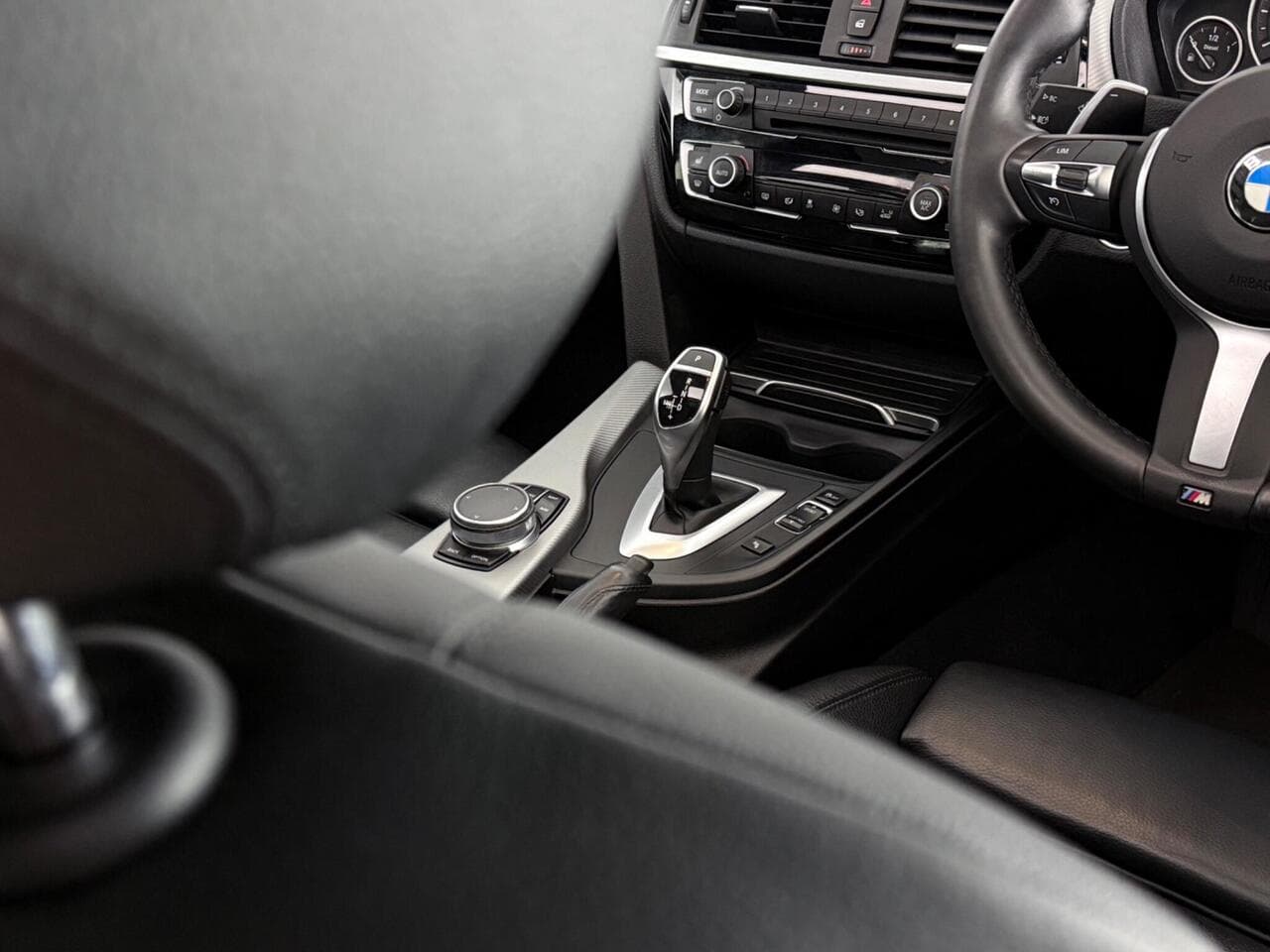 BMW 3 Series thumbnail Interior Front