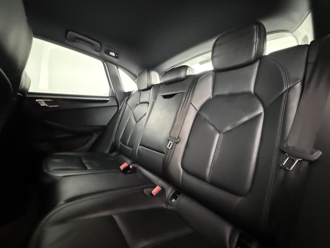 Porsche Macan thumbnail Seats Rear