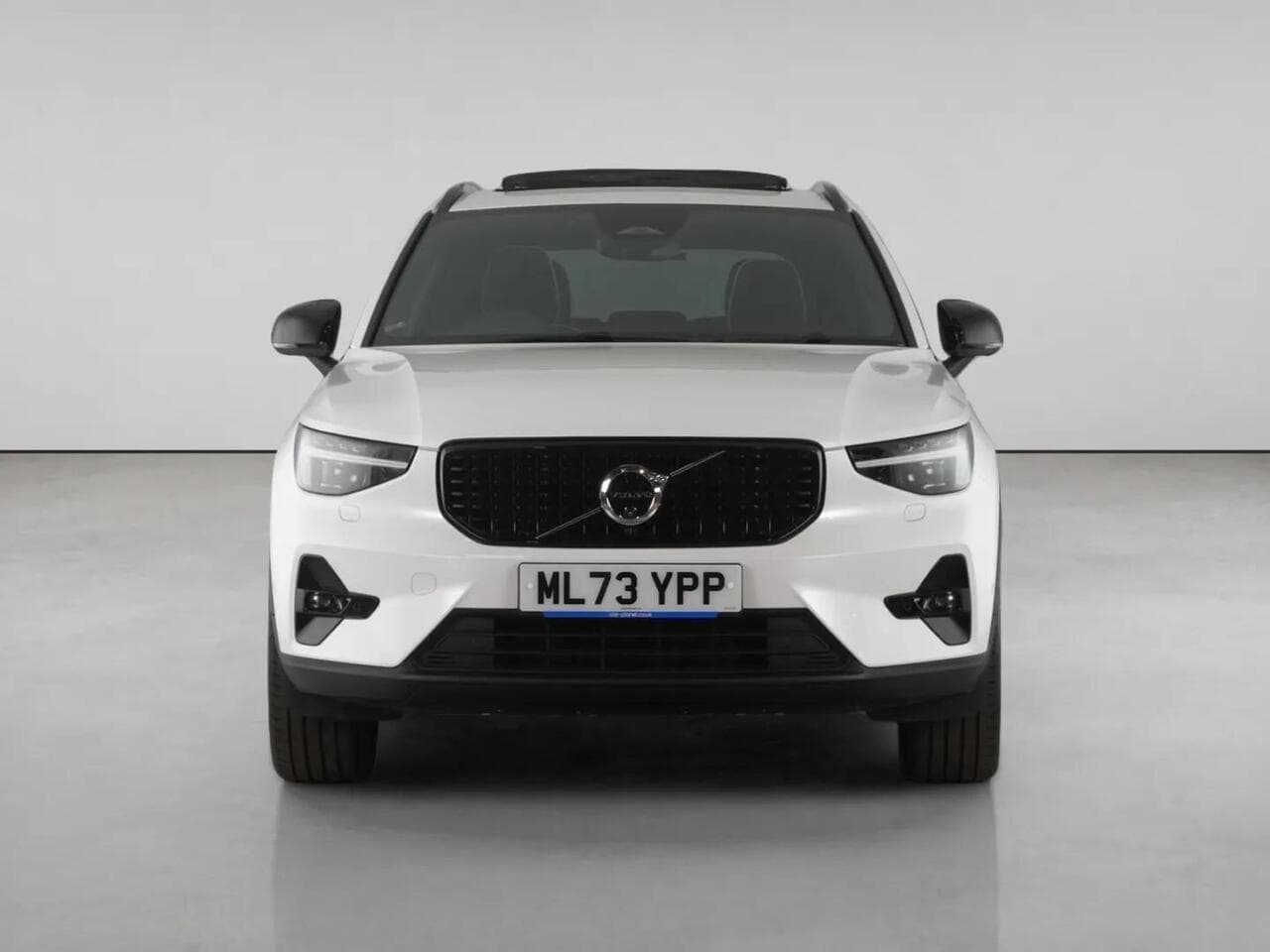 Volvo XC40 thumbnail Front