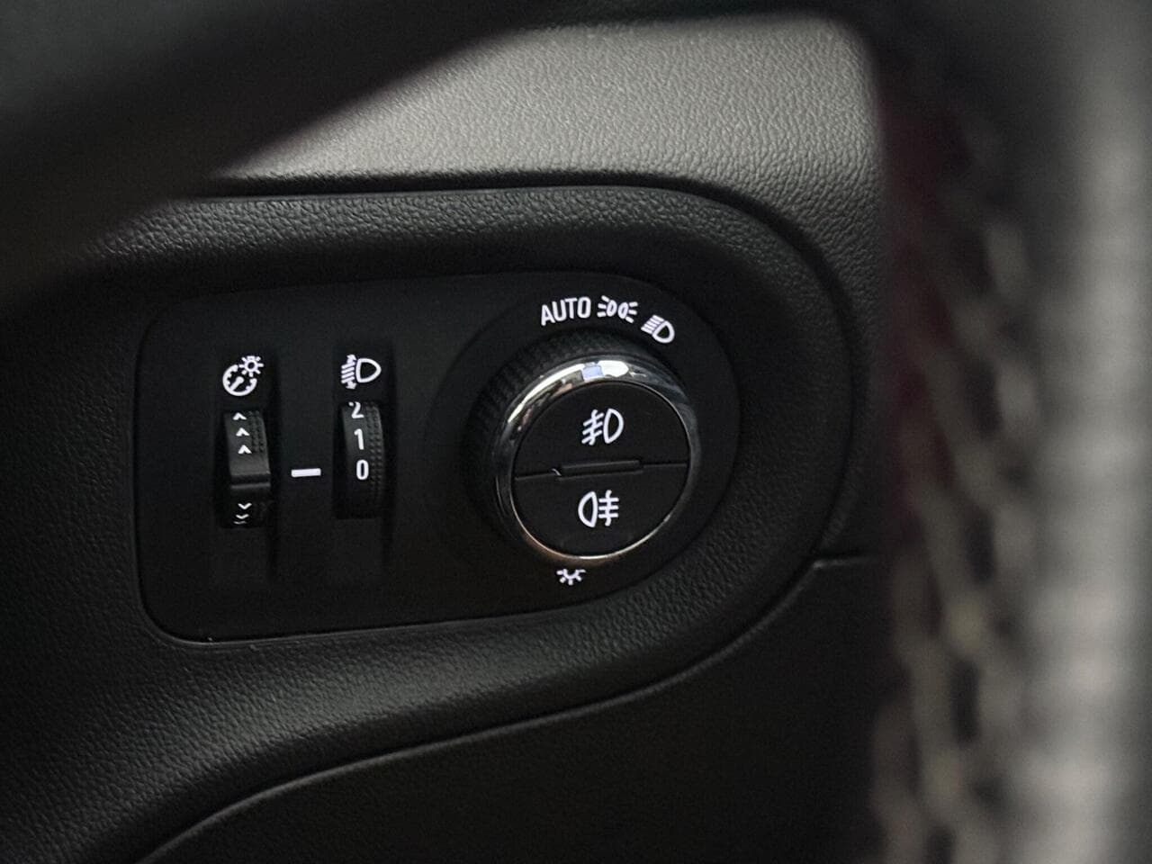 Vauxhall Grandland X thumbnail Misc Controls