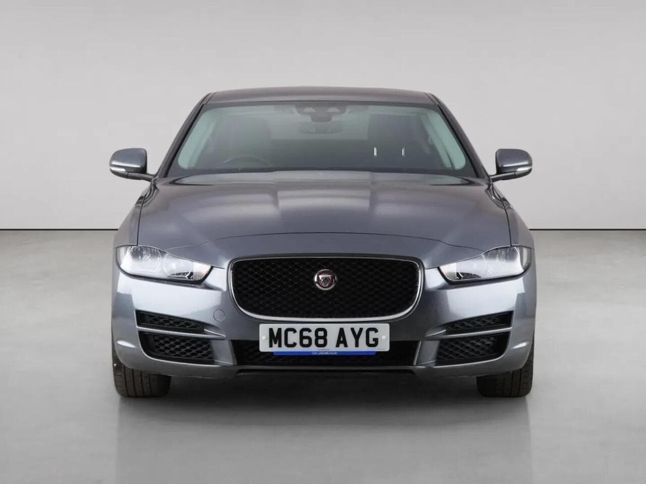 Jaguar XE thumbnail Front