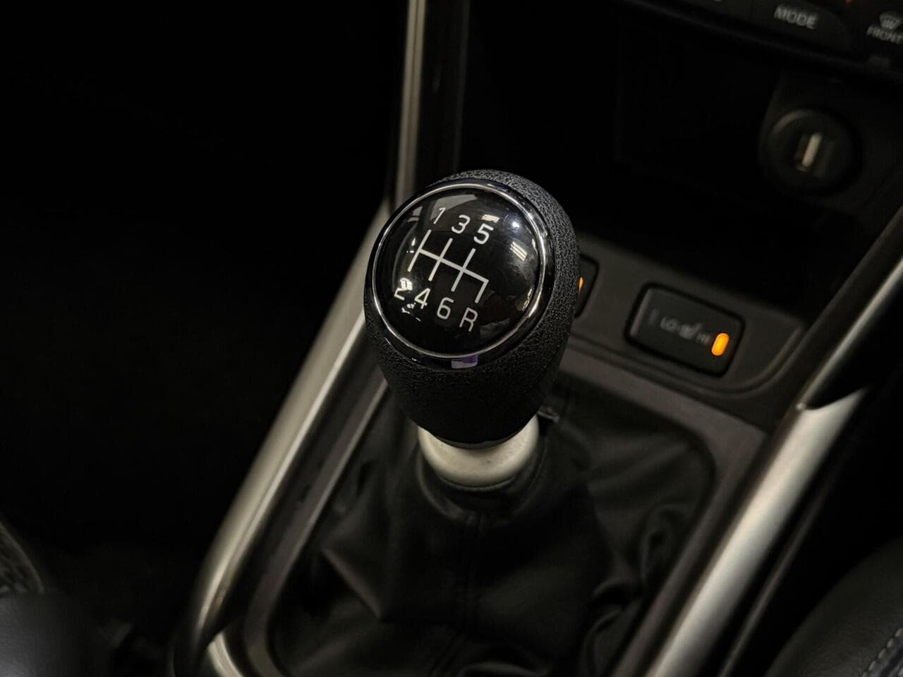 Suzuki S-Cross thumbnail Interior Front