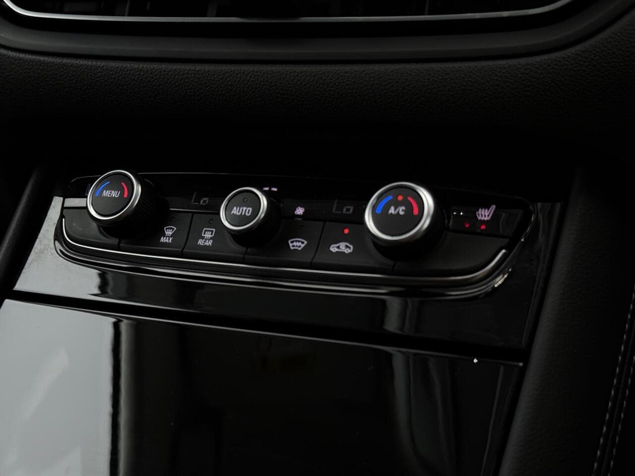 Vauxhall Grandland thumbnail Misc Controls