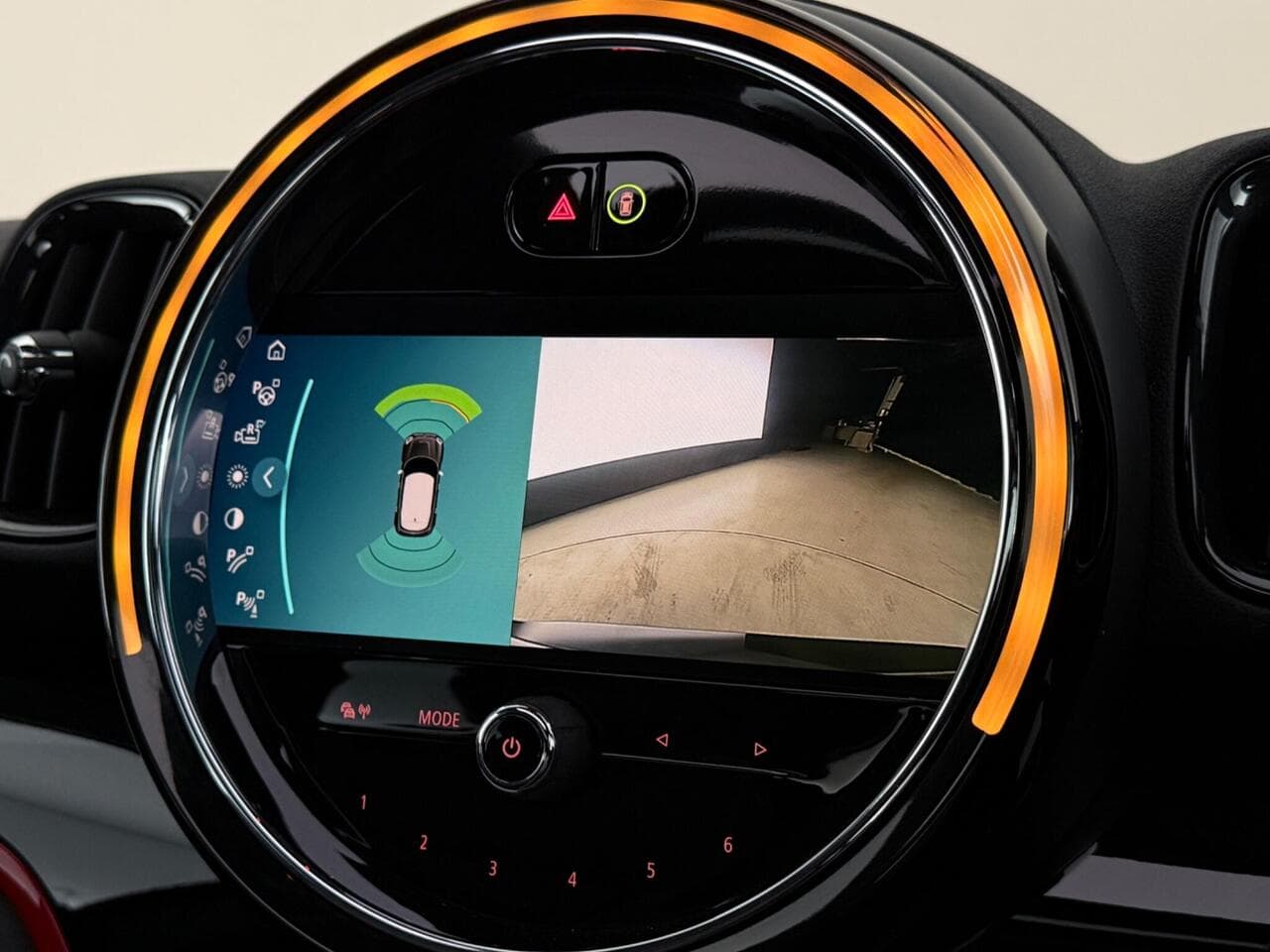 MINI Countryman thumbnail Infotainment System
