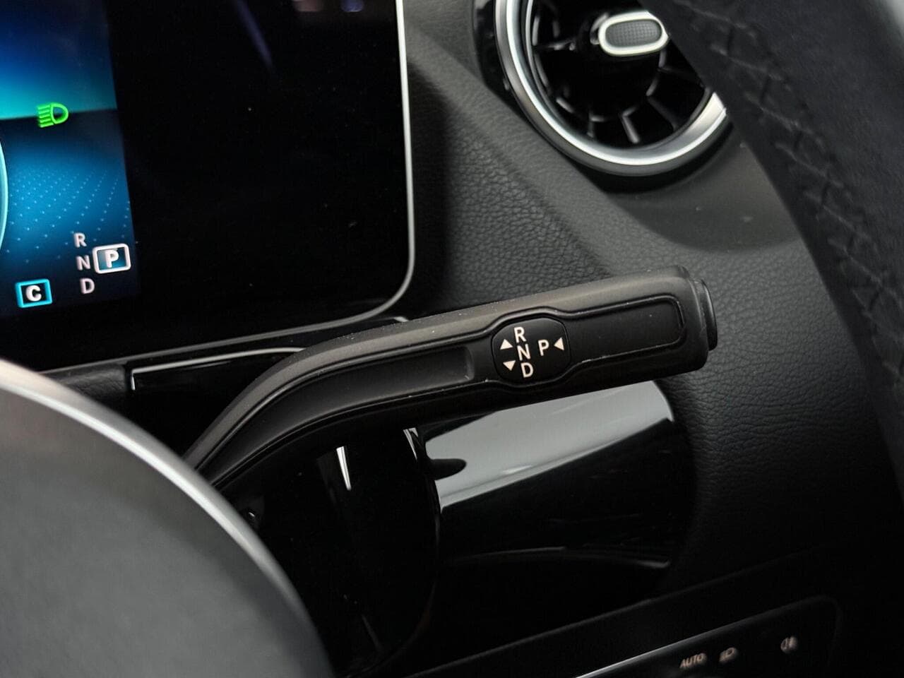 Mercedes-Benz GLA thumbnail Misc Controls