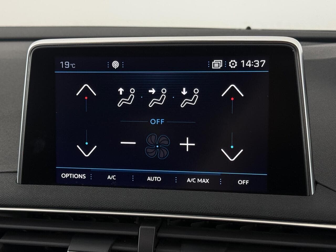 Peugeot 3008 thumbnail Infotainment System