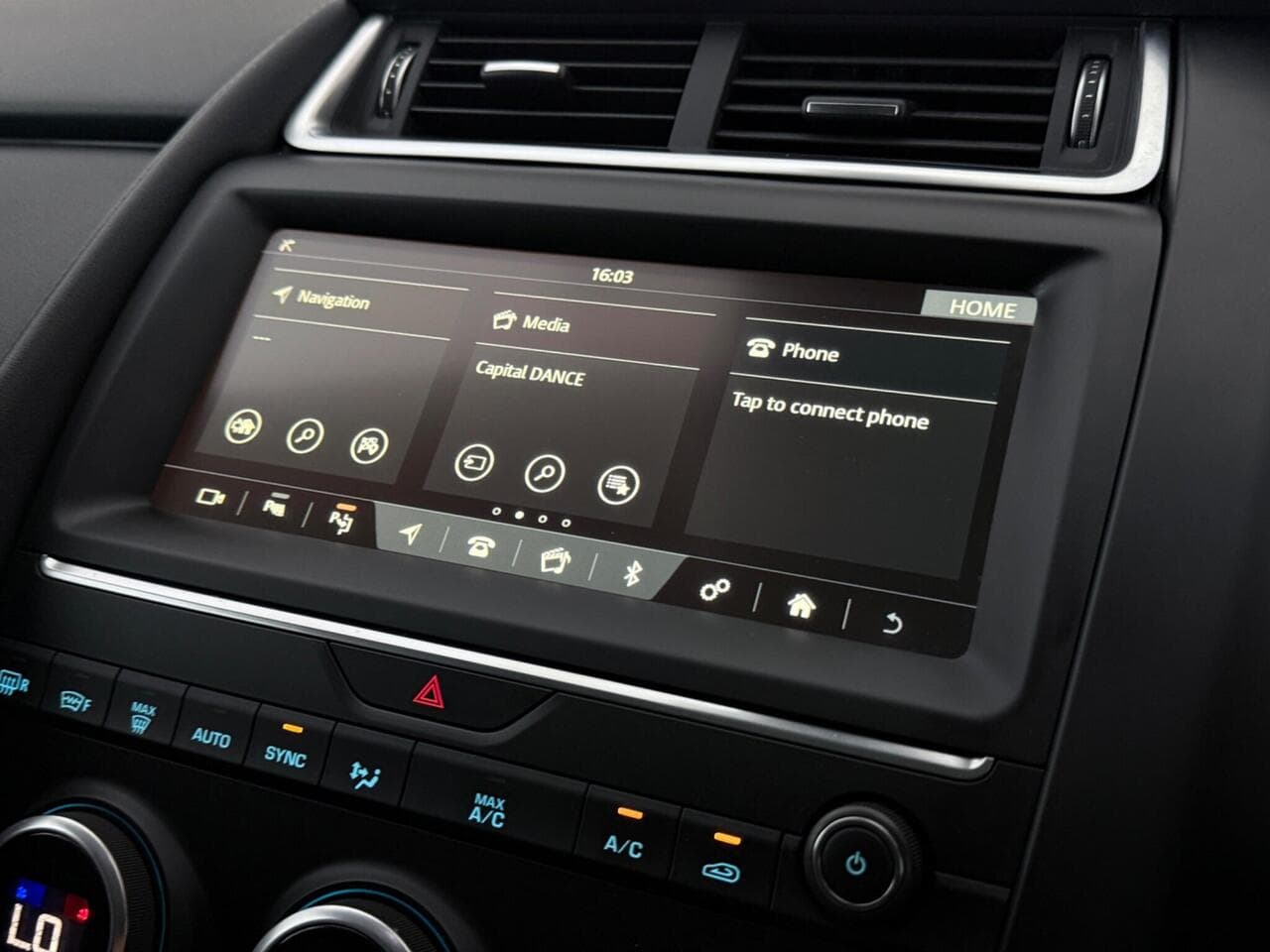 Jaguar E-PACE thumbnail Infotainment System