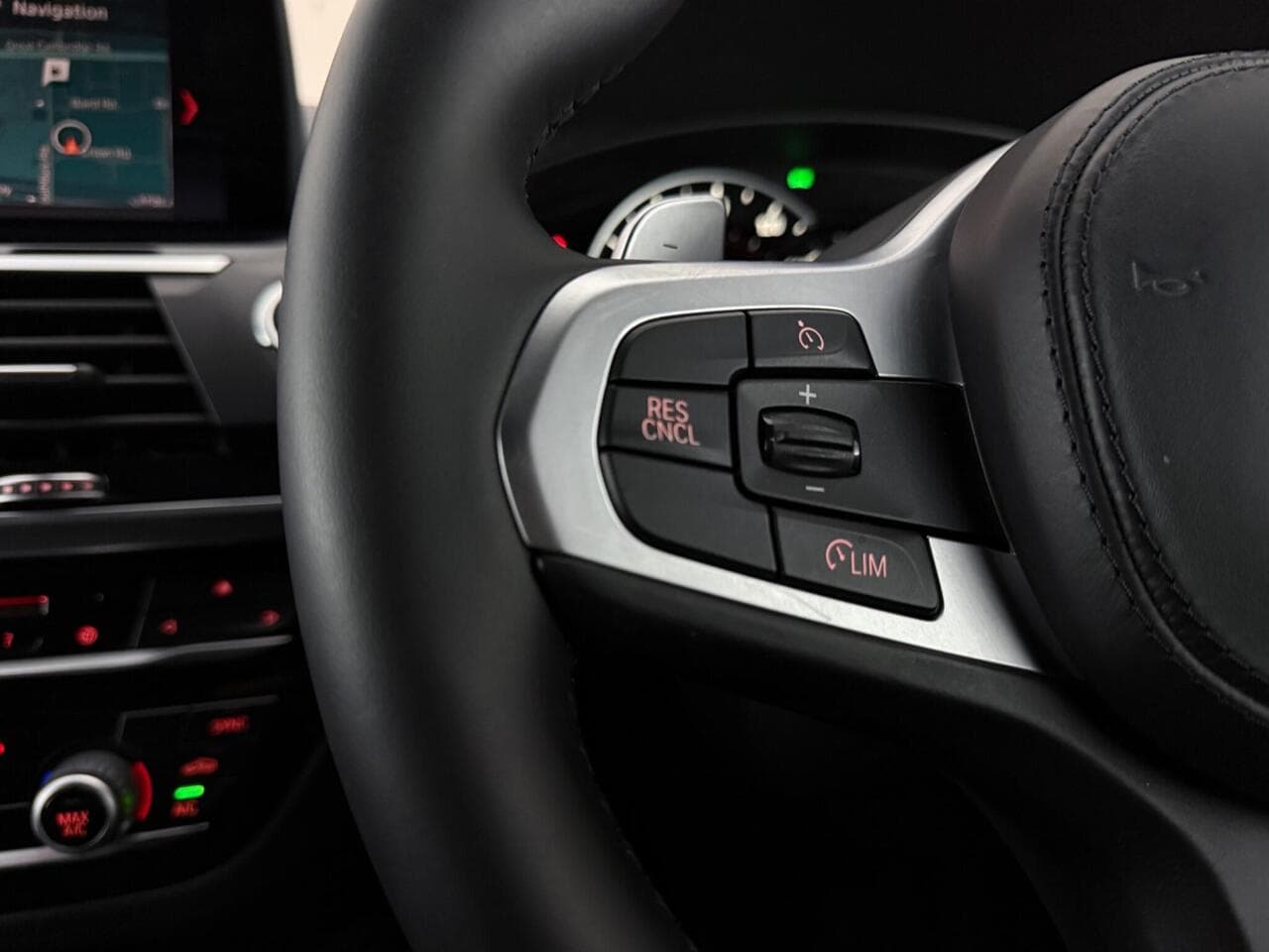 BMW X4 thumbnail Misc Controls