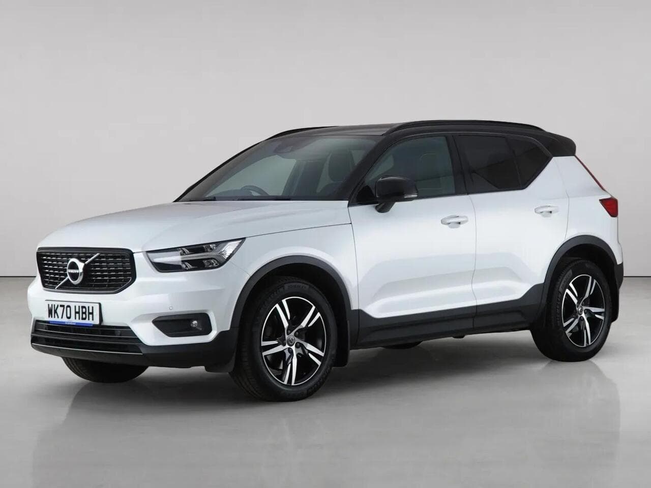 Volvo XC40 thumbnail Front Left