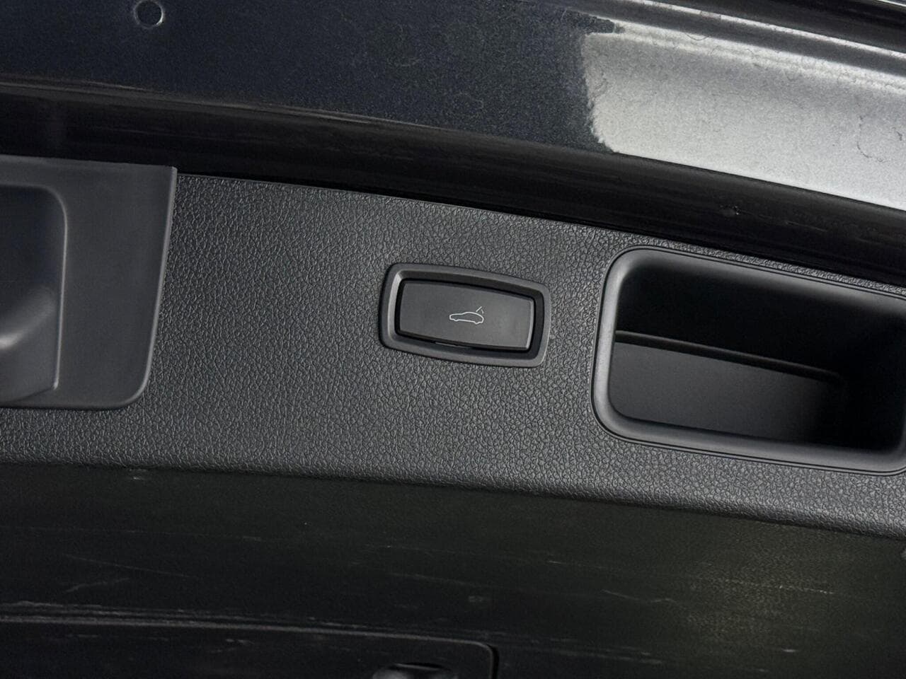 Porsche Macan thumbnail Misc Controls