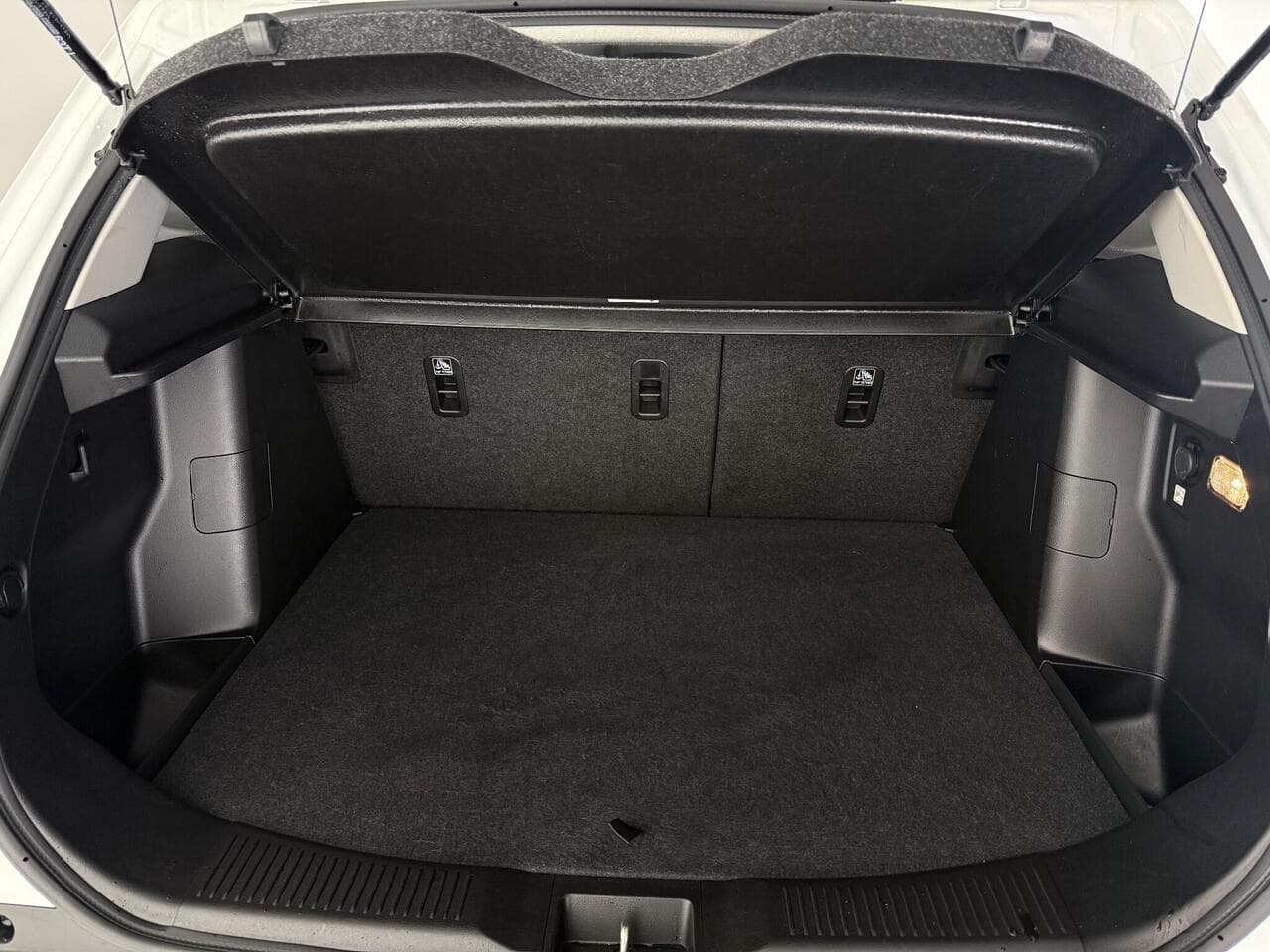 Suzuki S-Cross thumbnail Boot