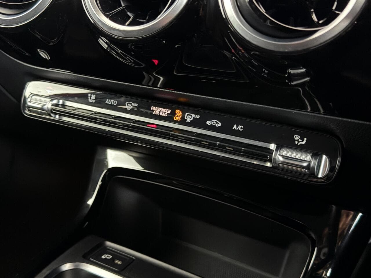 Mercedes-Benz A Class thumbnail Misc Controls