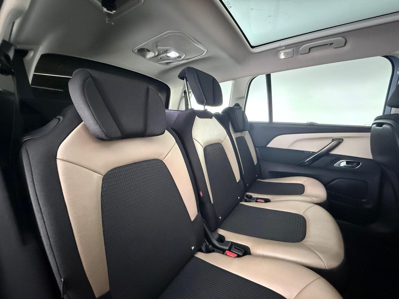 Citroen Grand C4 Picasso thumbnail Seats Rear